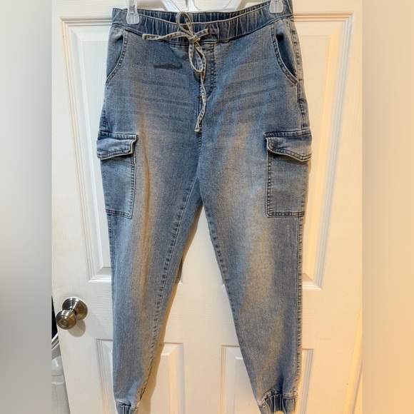 Steve Madden Pull On Blue Cargo Jeans Elastic Waist 
Inseam 28
W 14/28
Rise 11 - Picture 5 of 6
